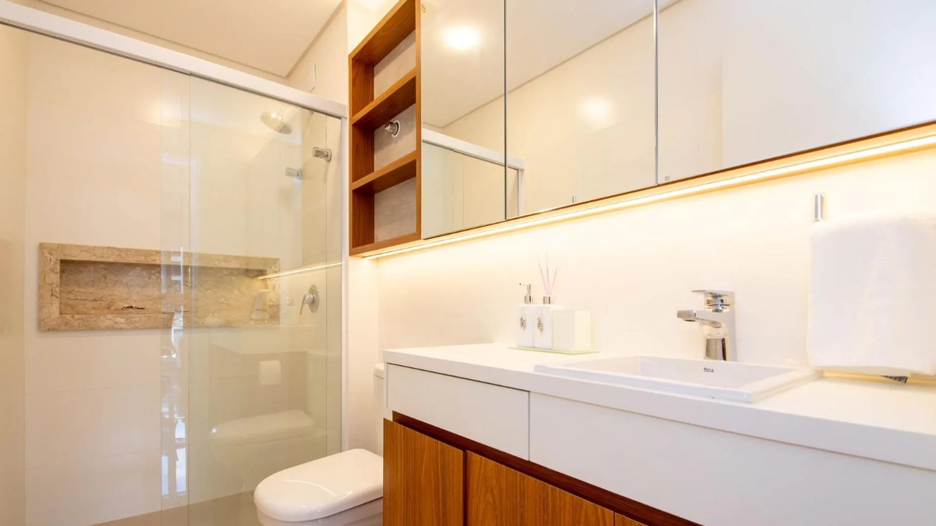 Estilo E Conforto Em Jurere Internacional Su6560 Florianópolis Brasil